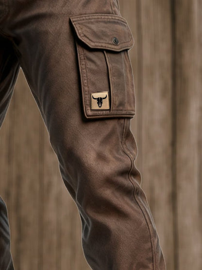 Flap cargo pocket on the leg
