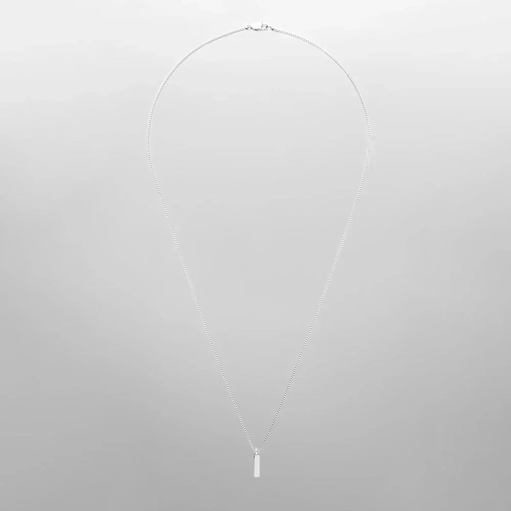 Full length of the box chain bar pendant necklace