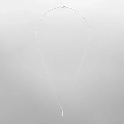 Full length of the box chain bar pendant necklace