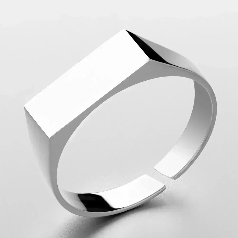 Close-up of the flat top of the signet ring