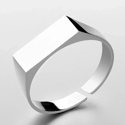 Close-up of the flat top of the signet ring