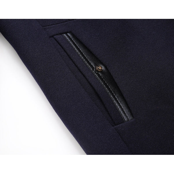 Slanted welt pocket of the overcoat