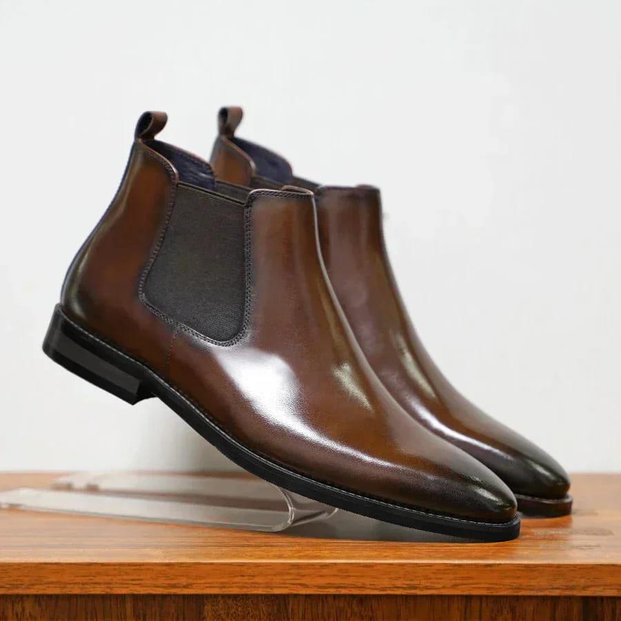 Brown plain-toe Chelsea boots